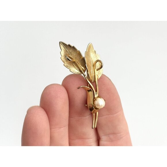Gold Toned Textured Leaf Shaped Art Noveau Inspired Vintage Floral Brooch - Picture 8 of 9